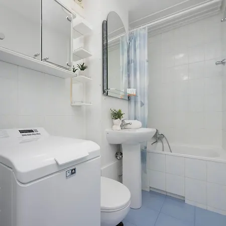 Downtown Near Metro With Balcony&ac By Renters Varsavia