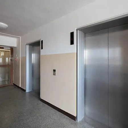 Downtown Near Metro With Balcony&ac By Renters Appartement Warschau