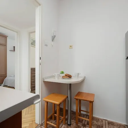 Downtown Near Metro With Balcony&ac By Renters *