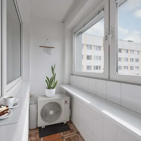 Downtown Near Metro With Balcony&ac By Renters Warschau