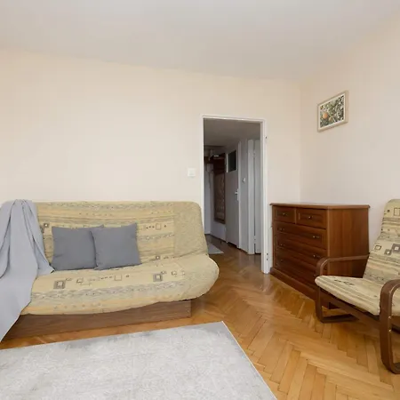 Downtown Near Metro With Balcony&ac By Renters *