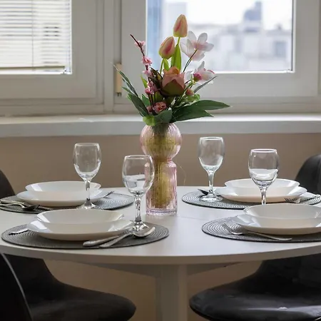 Downtown Near Metro With Balcony&ac By Renters * Varsavia