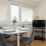 Apartment Downtown Near Metro With Balcony&ac By Renters
