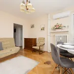 Apartment Downtown Near Metro With Balcony&ac By Renters Warschau